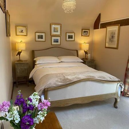 The Grooms Loft Self Contained Apartment Milton Abbas Экстерьер фото