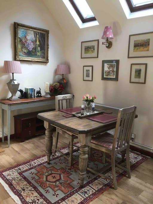 The Grooms Loft Self Contained Apartment Milton Abbas Экстерьер фото