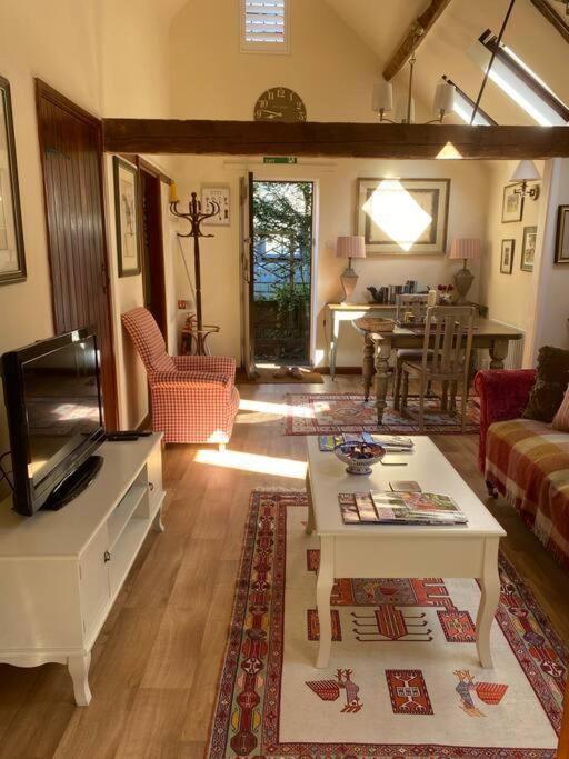 The Grooms Loft Self Contained Apartment Milton Abbas Экстерьер фото