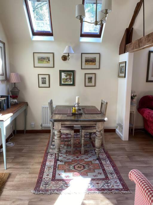 The Grooms Loft Self Contained Apartment Milton Abbas Экстерьер фото