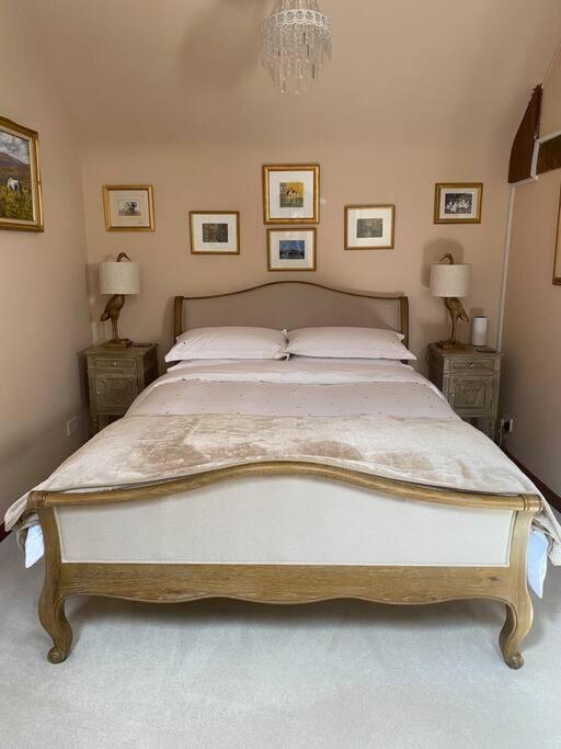 The Grooms Loft Self Contained Apartment Milton Abbas Экстерьер фото