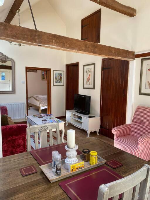 The Grooms Loft Self Contained Apartment Milton Abbas Экстерьер фото