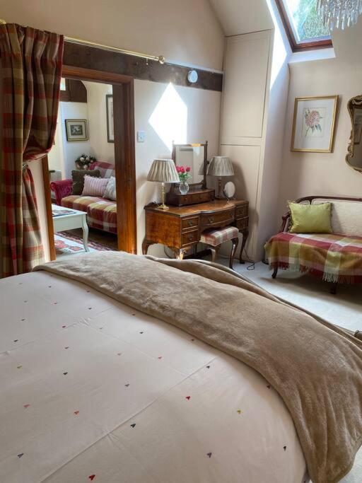 The Grooms Loft Self Contained Apartment Milton Abbas Экстерьер фото