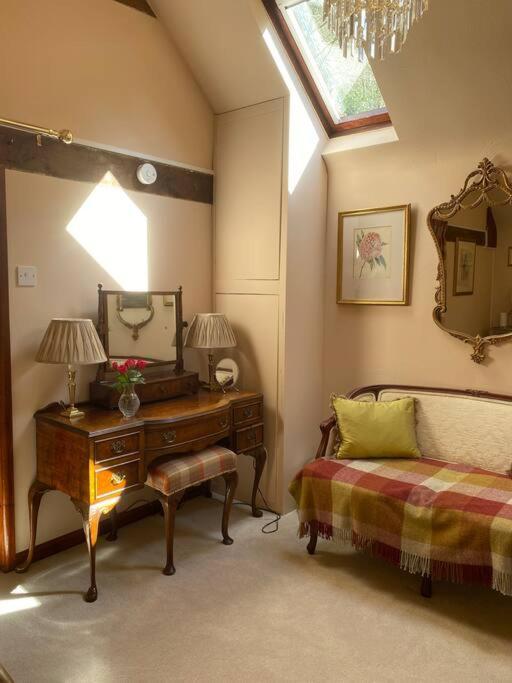The Grooms Loft Self Contained Apartment Milton Abbas Экстерьер фото
